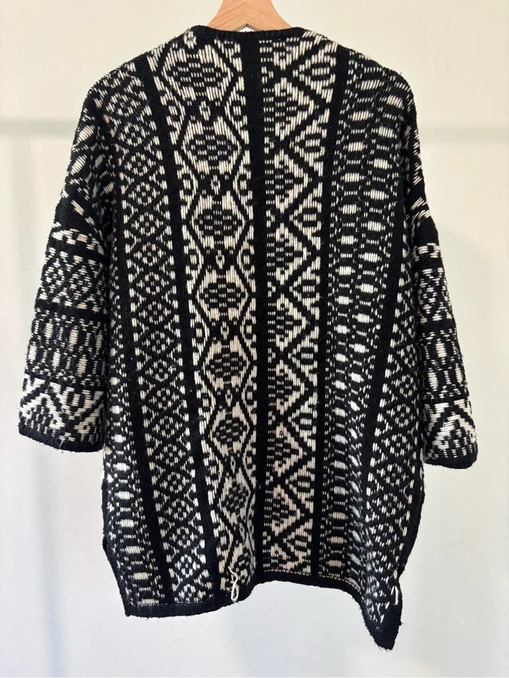 Velvet by Graham & Spencer Black & White Knit Patterned Cardigan